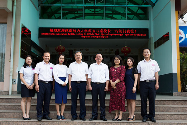 未标题-1_0002_合影.jpg 未标题-1_0002_合影.jpg