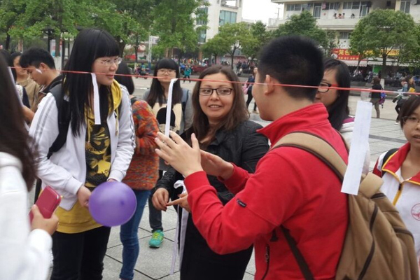 与外教老师交流