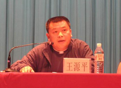校党委副书记王源平在法学院评建创优动员上讲话。