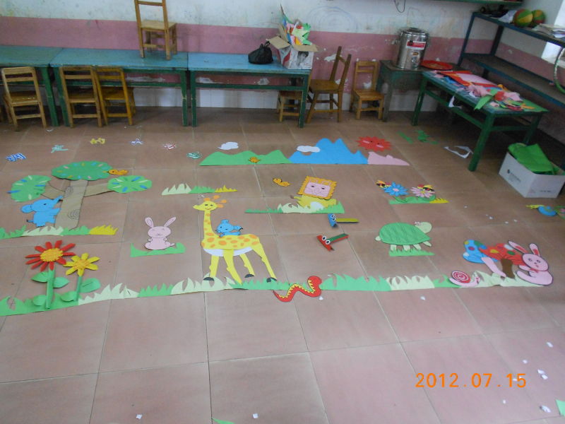 成员们为当地幼儿园所做的环境创设工作成果之一