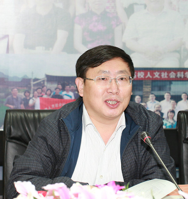 自治区教育厅评估验收专家组组长卞成林讲话