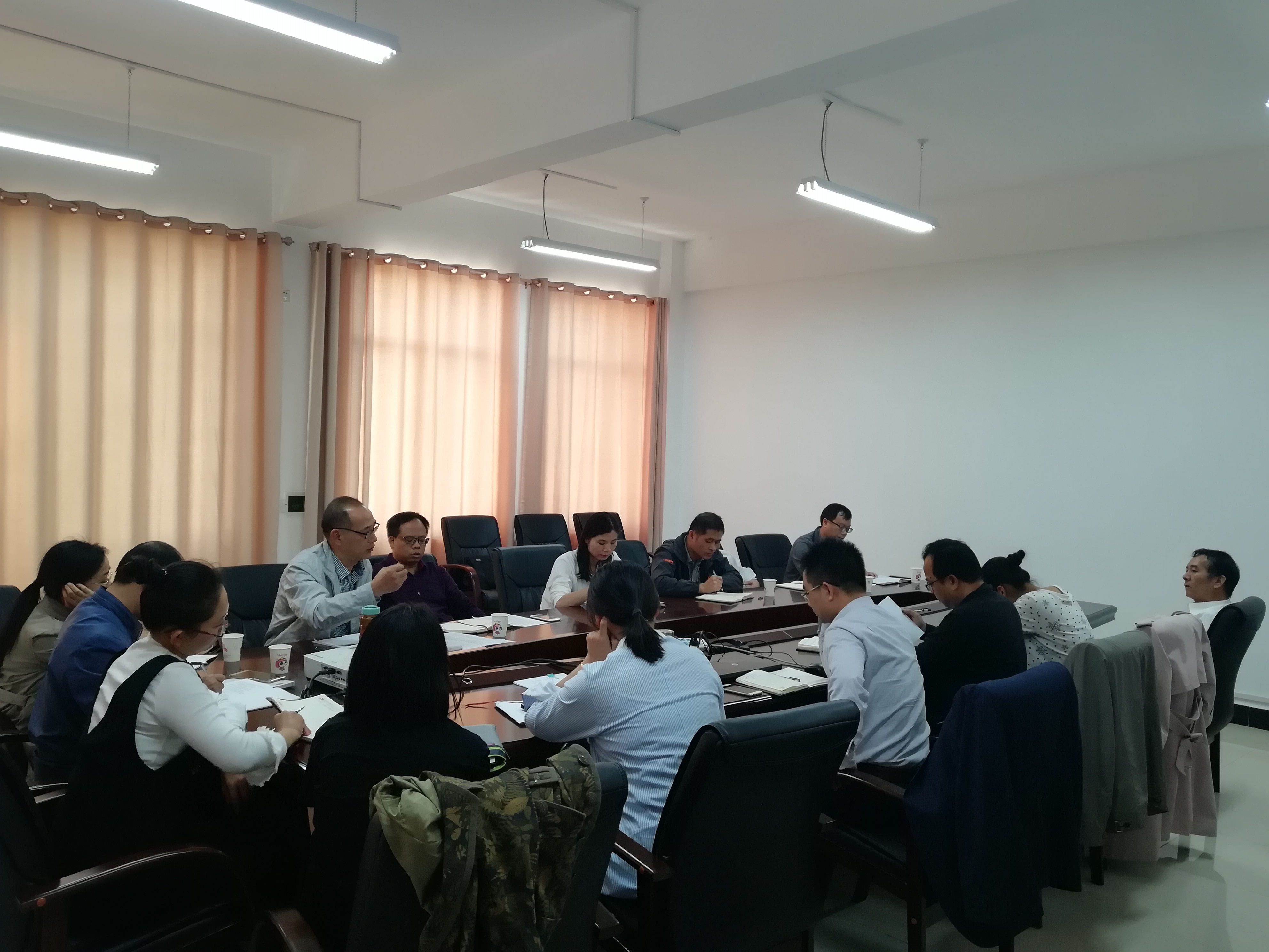 3.会议学习全国高等学校本科教育工作讲话精神.jpg