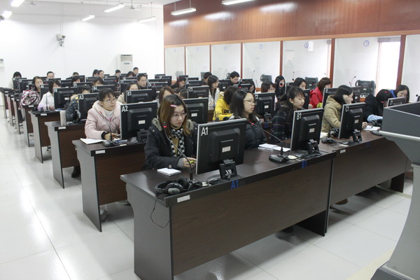 新学期第一天，课堂秩序井然有序（大学生记者团 裘文纬 摄）