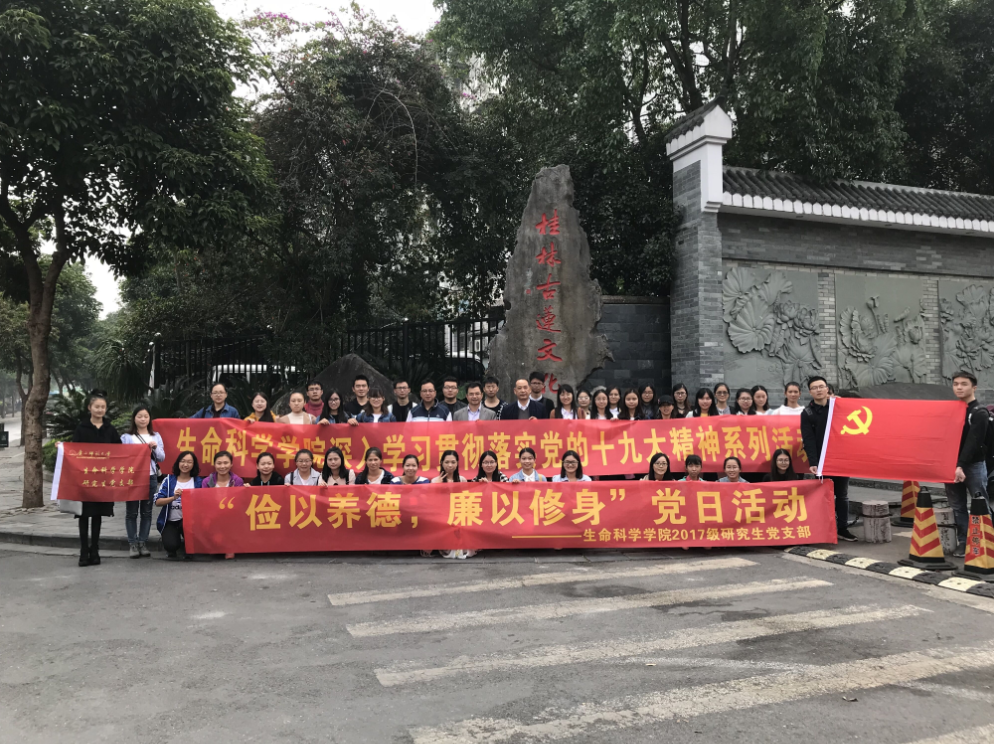 古莲文化街-合影.png