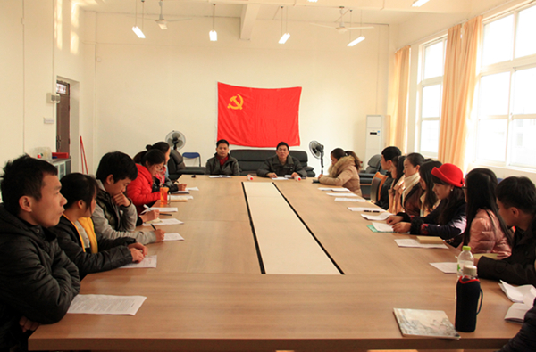 设计学院研究生党支部召开专题组织生活会