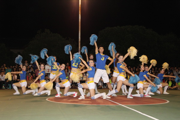 啦啦操“最具人气队伍”的精彩瞬间