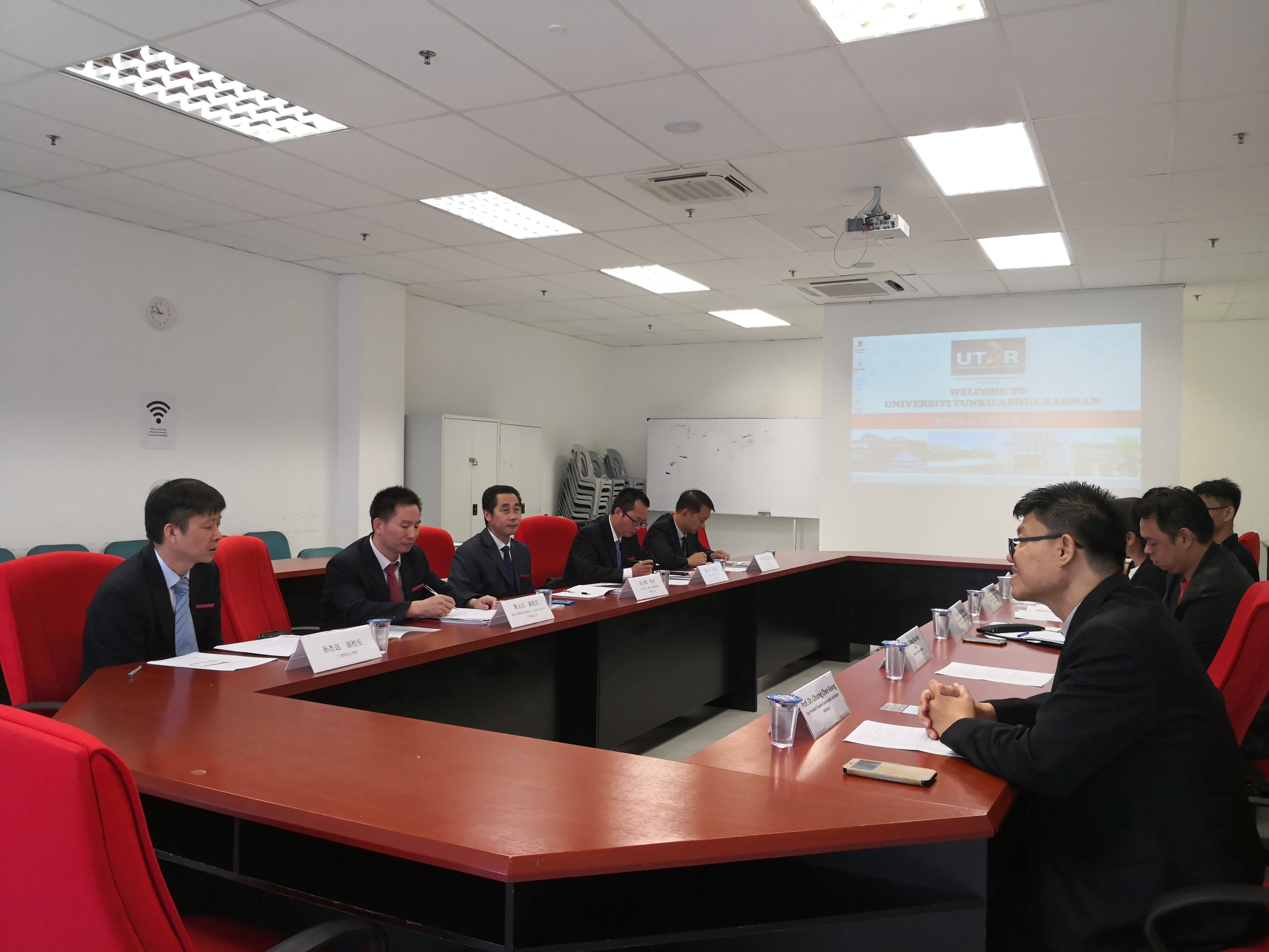 6.代表团访问马来西亚拉曼大学并与Choong Chee Keong副校长等会谈.jpg