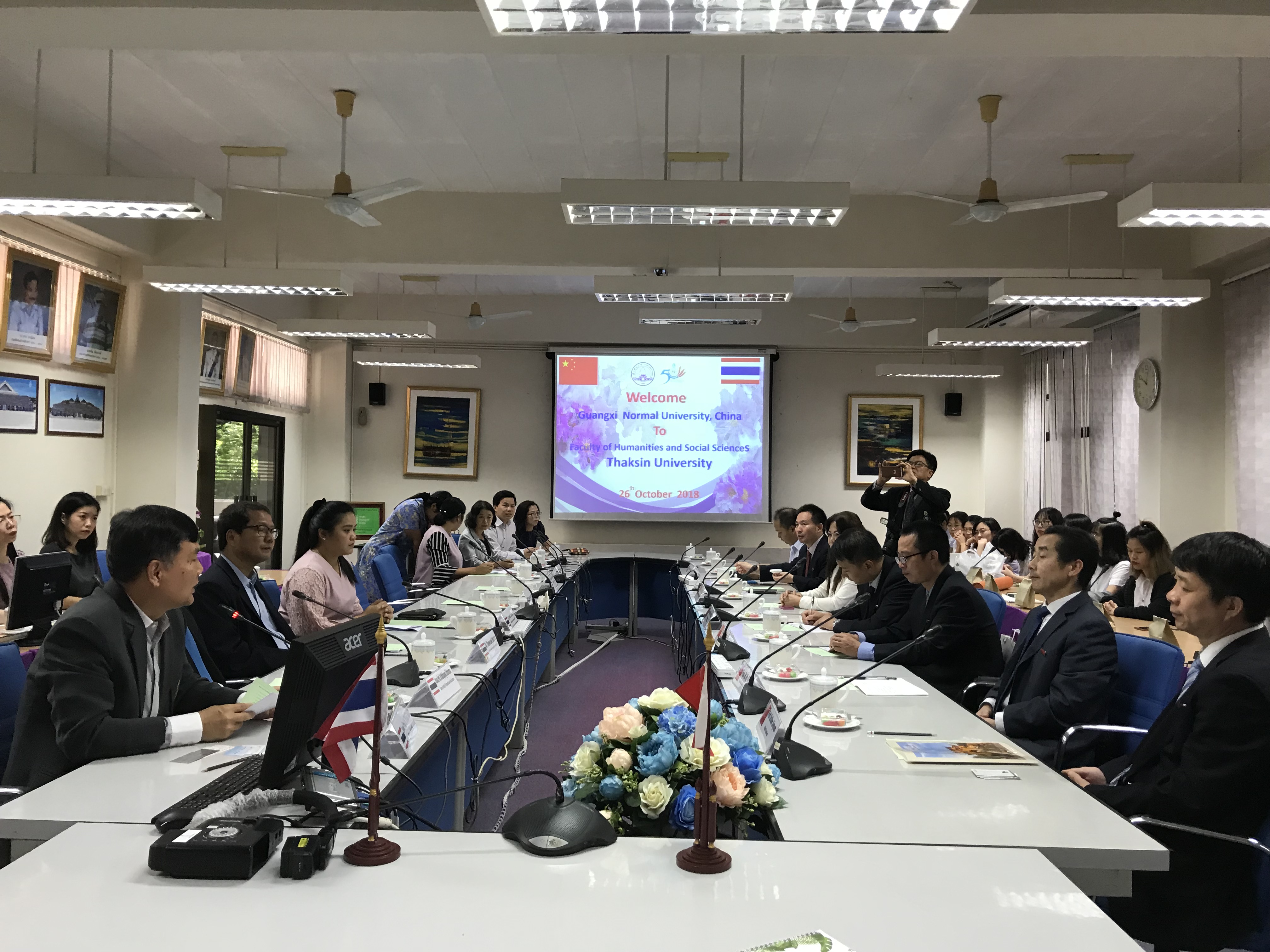 2.代表团与泰国南方大学Wichai Chumoni校长等会谈.jpg