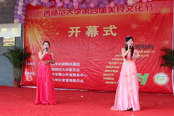 合唱表演唱出缤纷校园生活