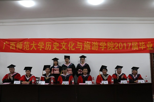 表彰优秀毕业生.JPG