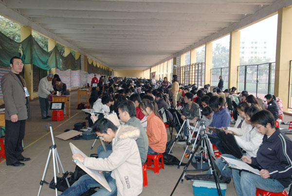 2007年广西美术专业高考考场之二 （蒙丽/摄）