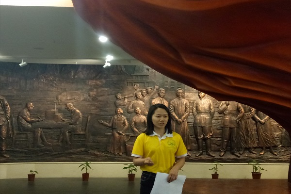 文旅学子在深情演讲.jpg