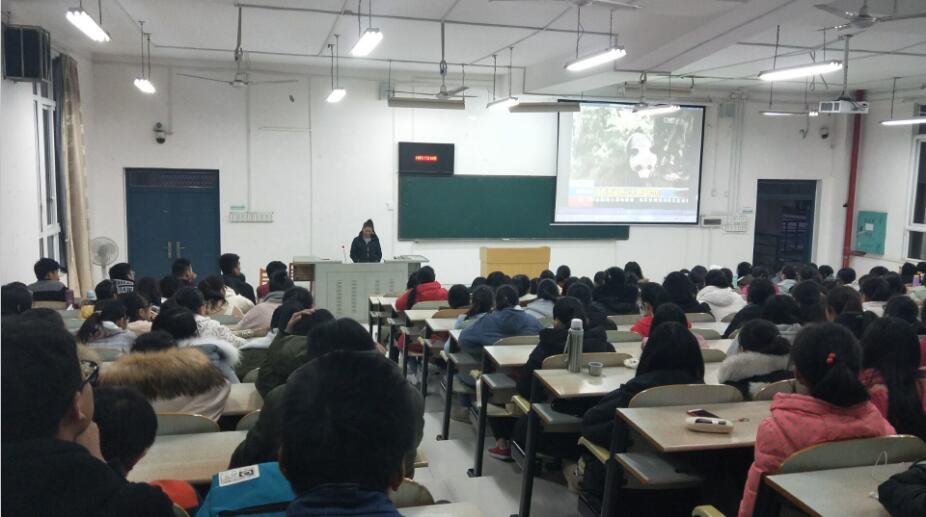 2.“向优秀校友韦华学习，做社会责任青年”主题活动现场.jpg