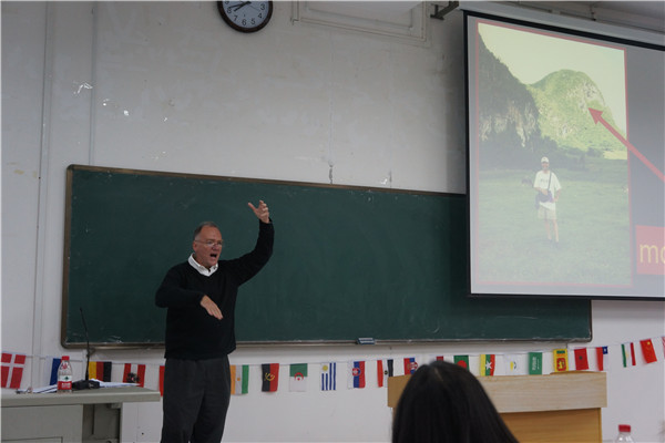 外教老师激情讲课