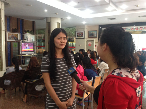 桂林电视台采访我校外国留学生观看大阅兵