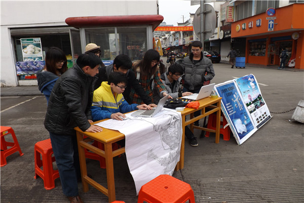 为社区居民解决电脑故障