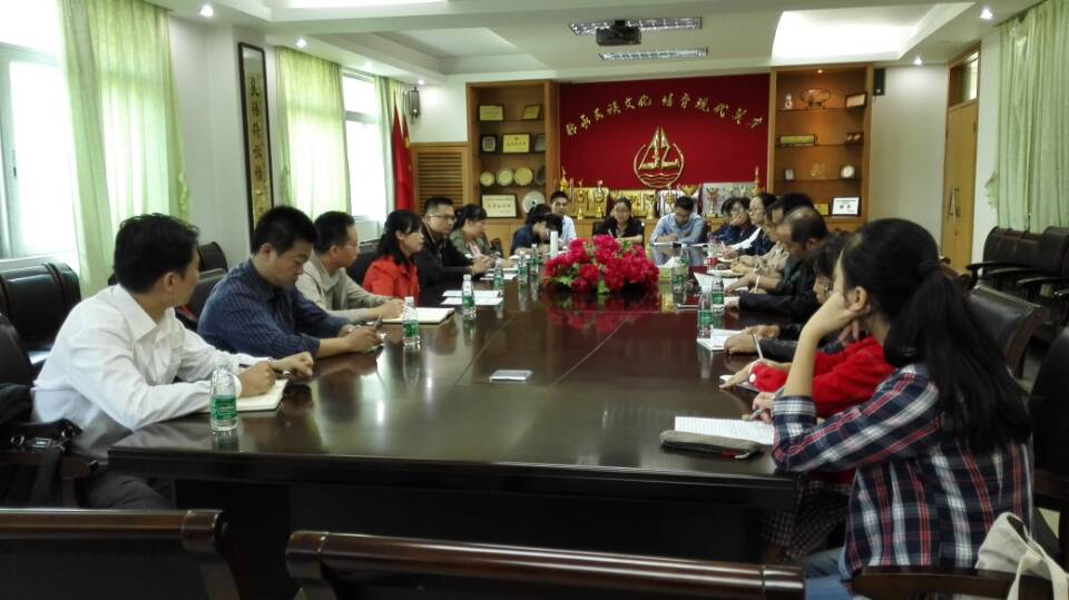 与三水华侨中学领导及老师座谈.jpg