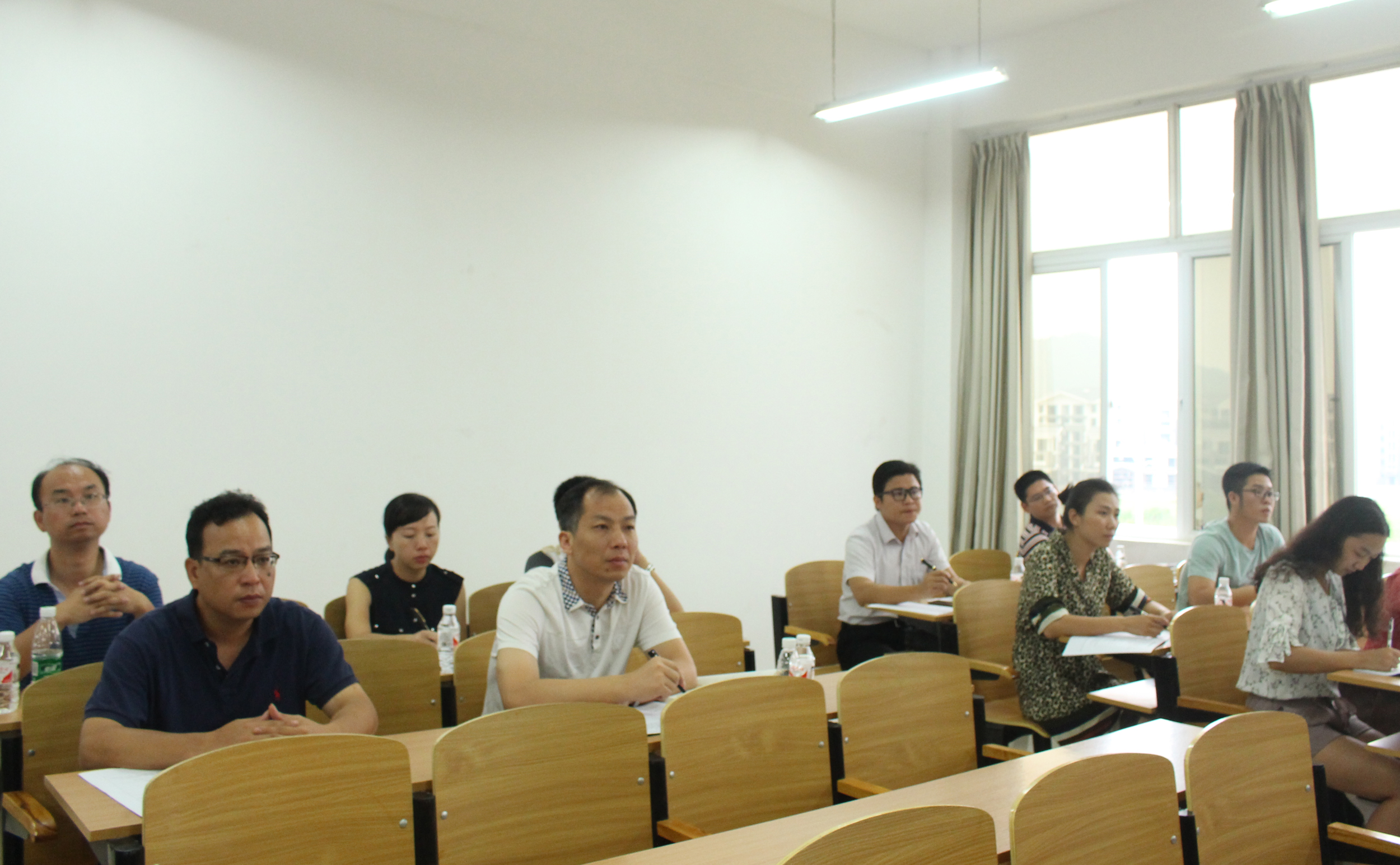 3 旷永青副书记听课9.jpg