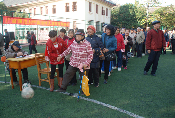 精彩瞬间:足球射门