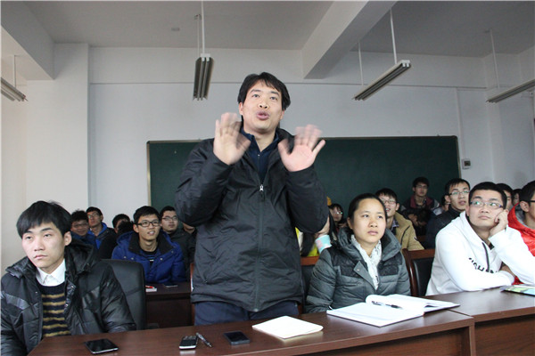江俐教授与师生们互动、交流