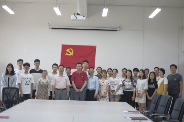活动合影.png
