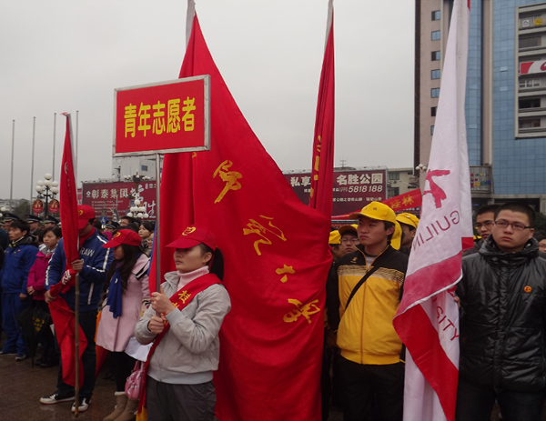 我校志愿者代表参加活动启动仪式