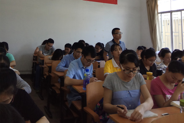 同学们积极提问.jpg