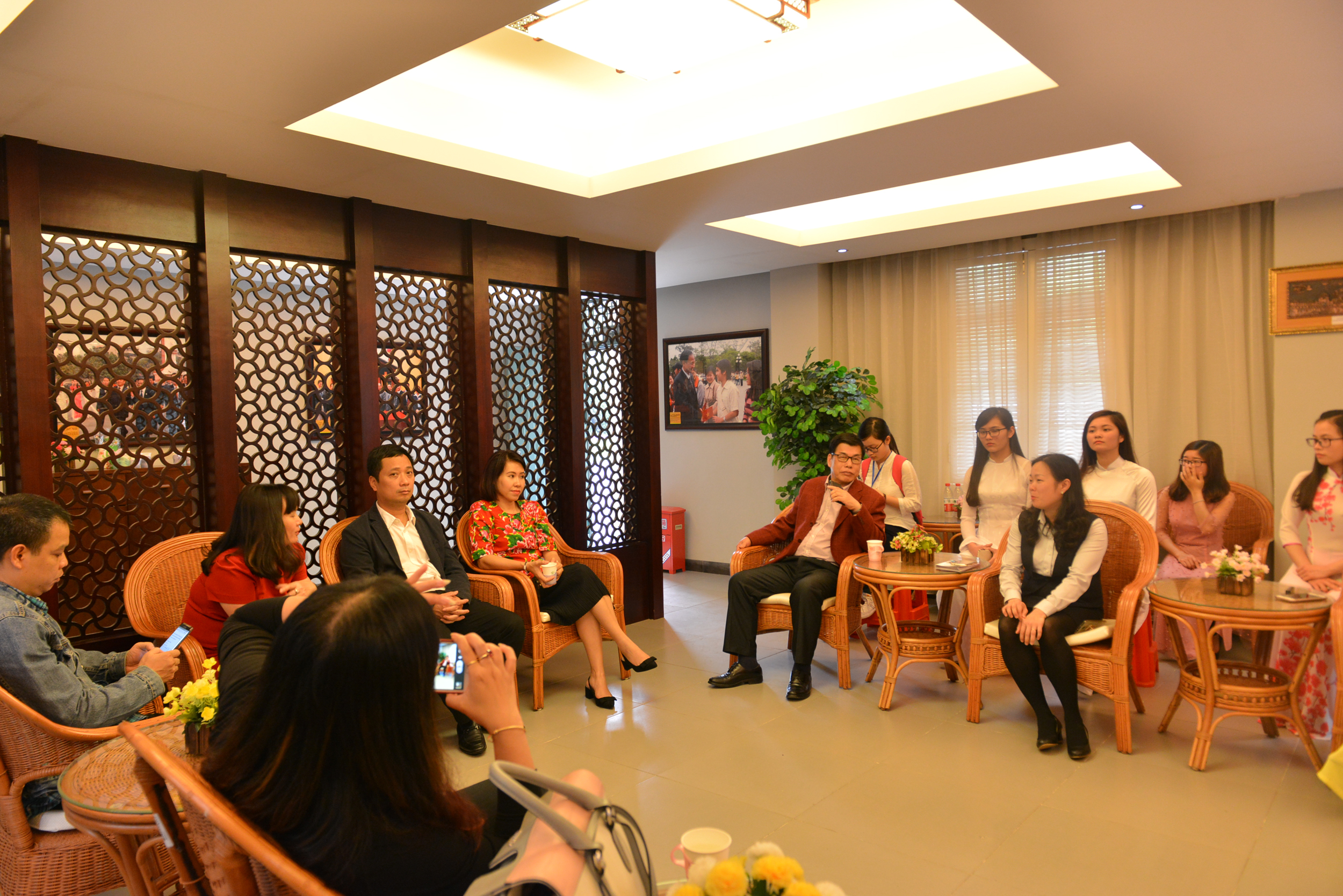 座谈会现场0.jpg 座谈会现场0.jpg