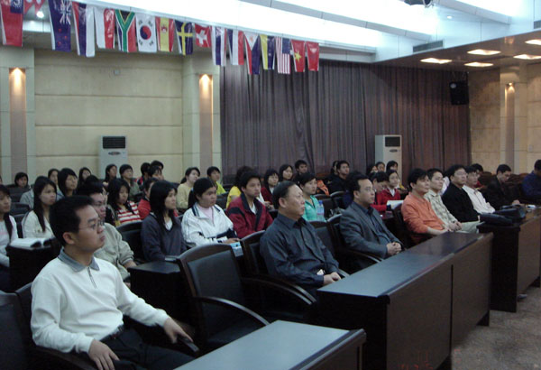 学校召开国际汉语教师志愿者庆功暨经验交流会。