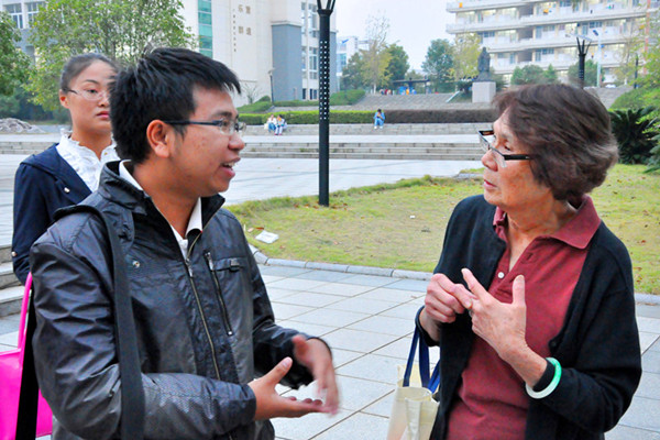 王冠川先生的夫人和公益项                    </div></div>
                                <!--新闻内容结束-->

                                <div class=