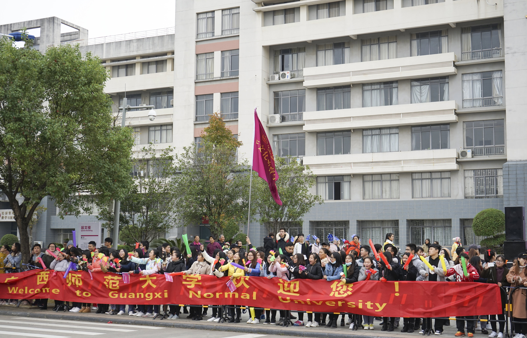 同学们热情为运动员加油(大学生通讯社李宇涵摄)9.jpg 同学们热情为运动员加油(大学生通讯社李宇涵摄)9.jpg
