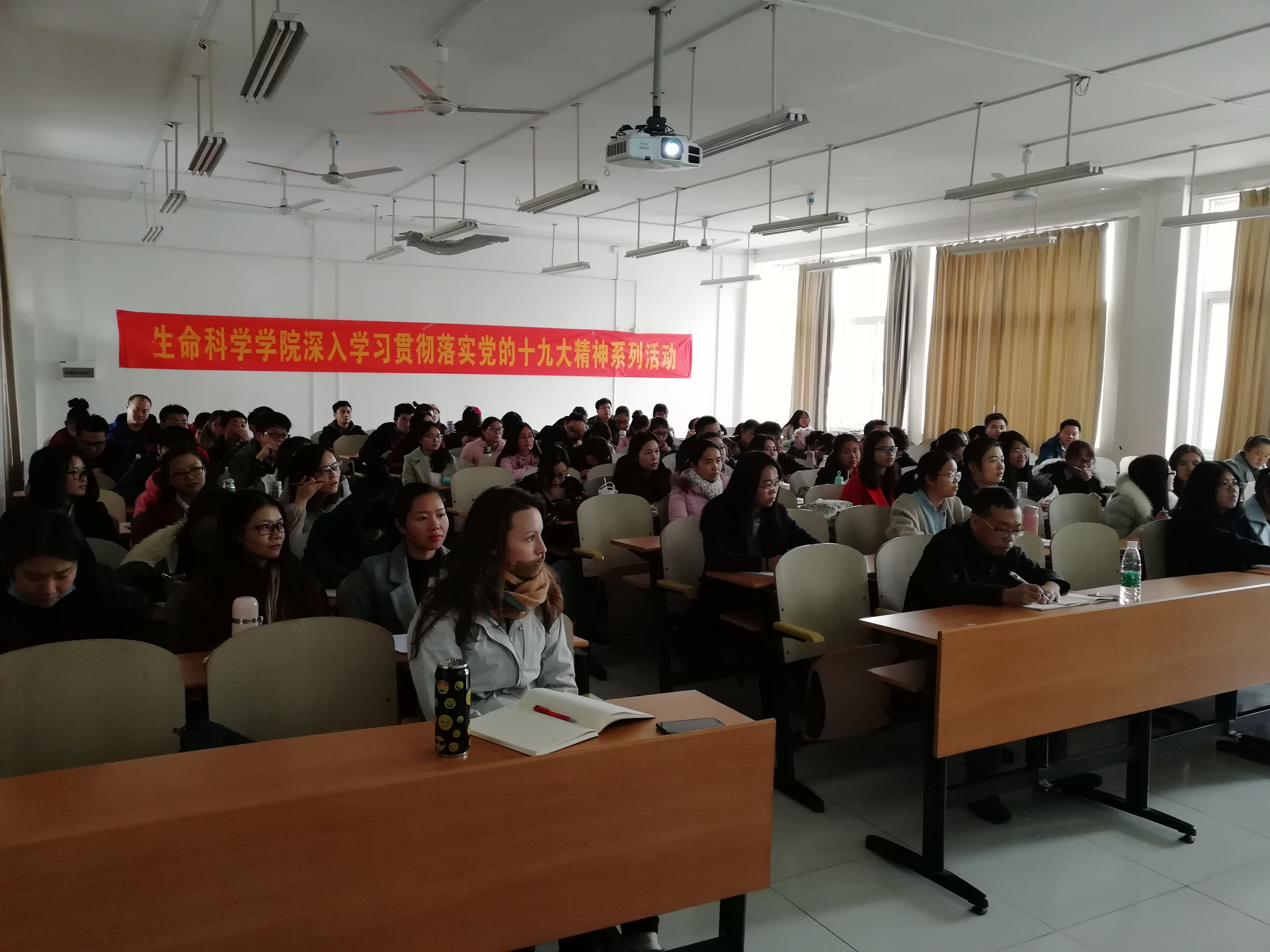 同学们认真倾听_看图王.jpg