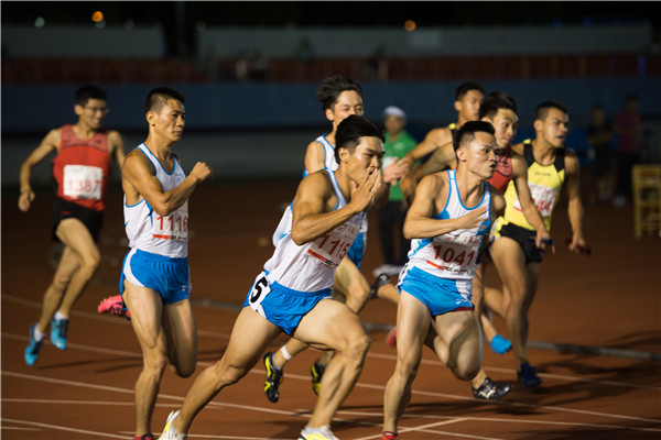 奔跑吧 兄弟们 （大学生通讯社 蔡彬彬 摄）