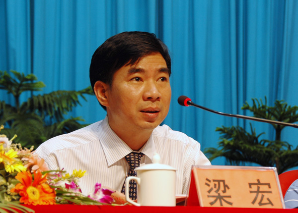 梁宏校长在会上作重要讲话。