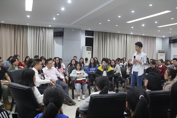 同学提问.JPG