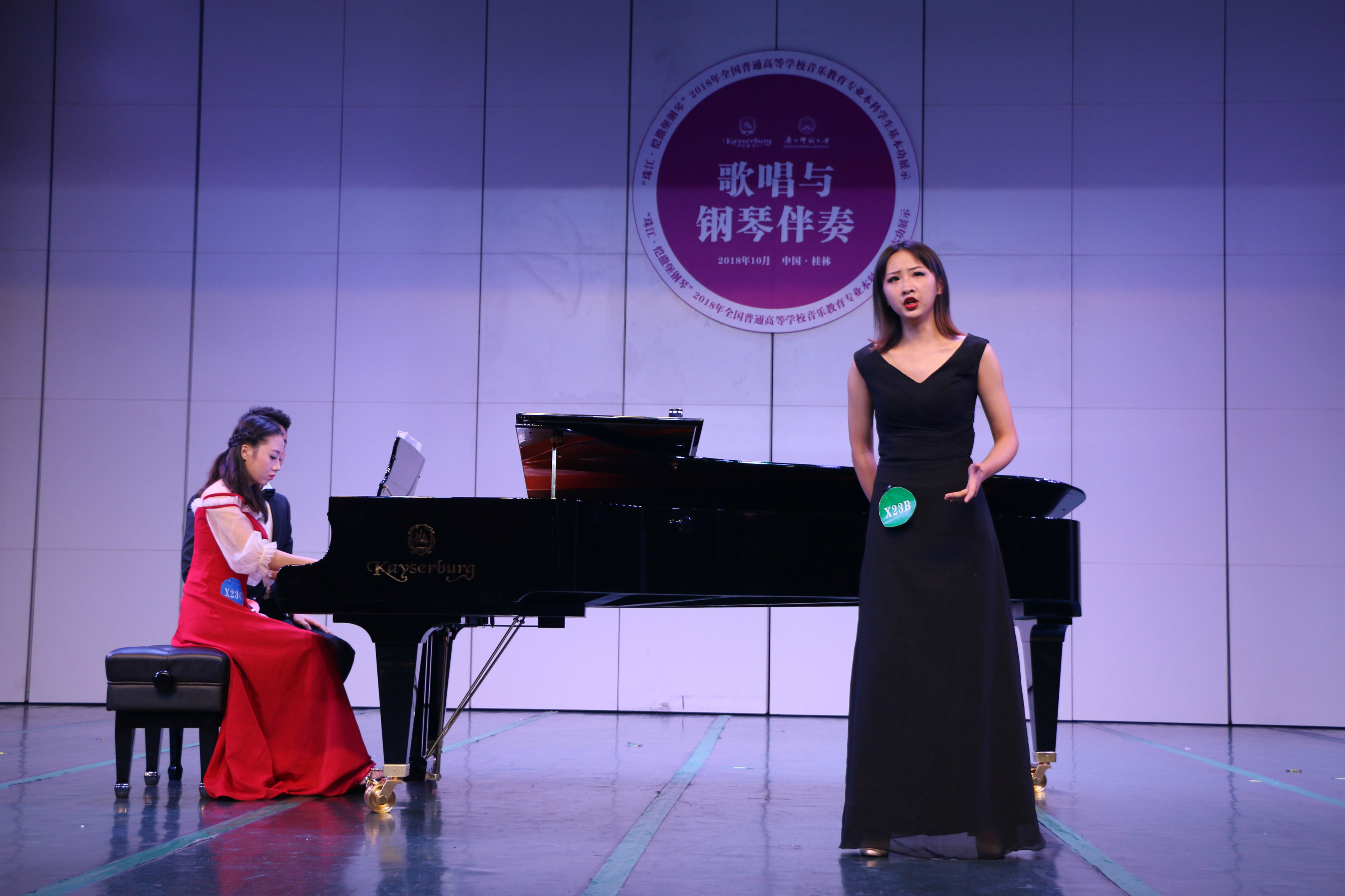 唱歌与钢琴伴奏展示现场（大学生通讯社陈兰鑫摄） (6)_meitu_1.jpg