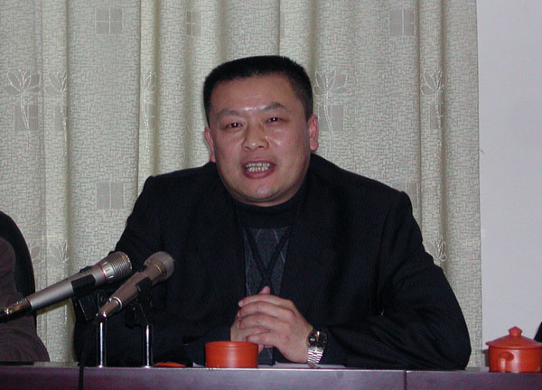 校党委副书记、评建督导组组长王源平在会上讲话。
