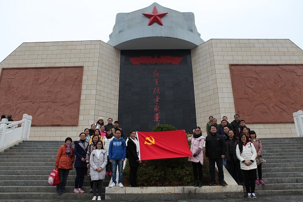 C:/Users/Math/Desktop/灌阳参观学习新闻/灌阳参观学习新闻/瞻仰纪念碑缅怀革命烈士.JPG