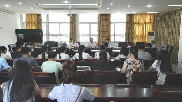 5.座谈会现场.jpg