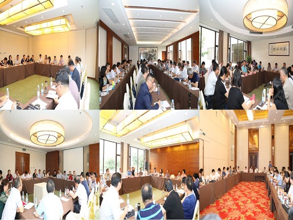 分组讨论现场2.jpg 分组讨论现场2.jpg