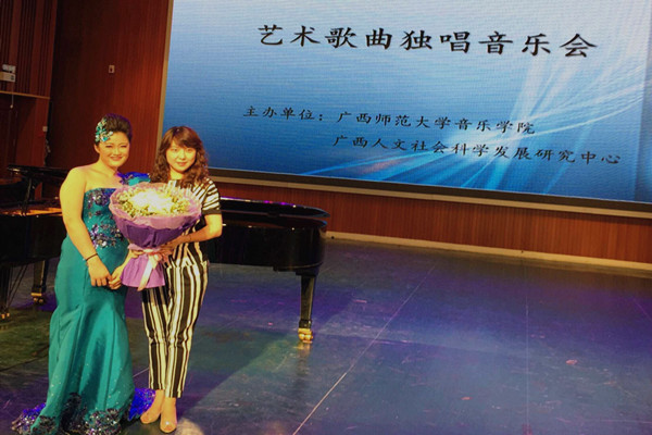 团队负责人孟卓老师与芦炜彬合影