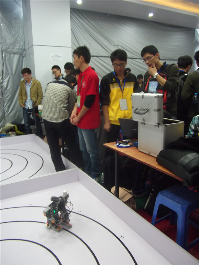 仿人机器人竞速赛