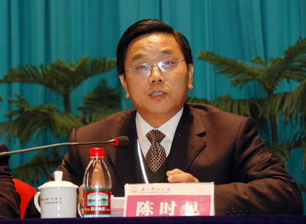 专家组副组长陈时见教授主持会议。