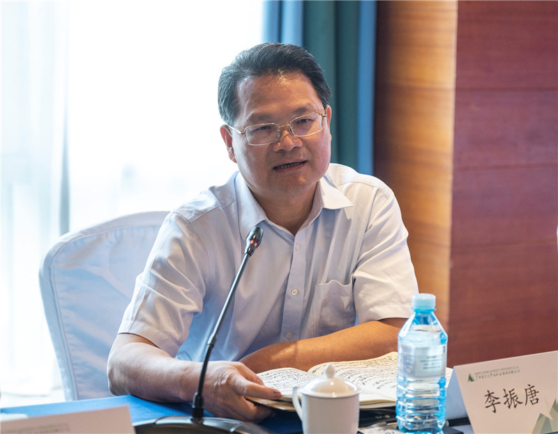 中共广西壮族自治区委员会党史研究室主任李振唐作主旨演讲 李显杨 摄