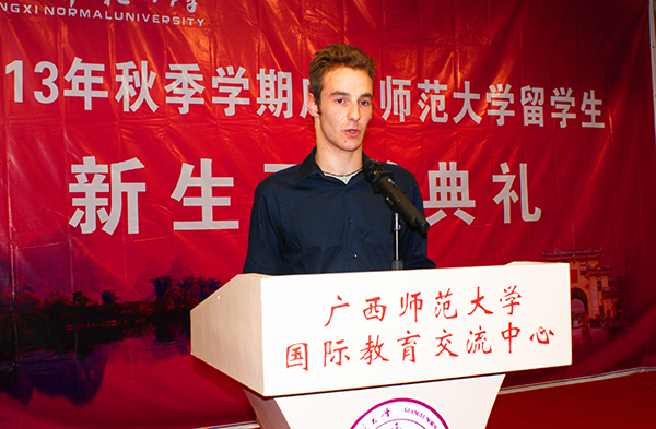 意大利新生代表卢卡发言