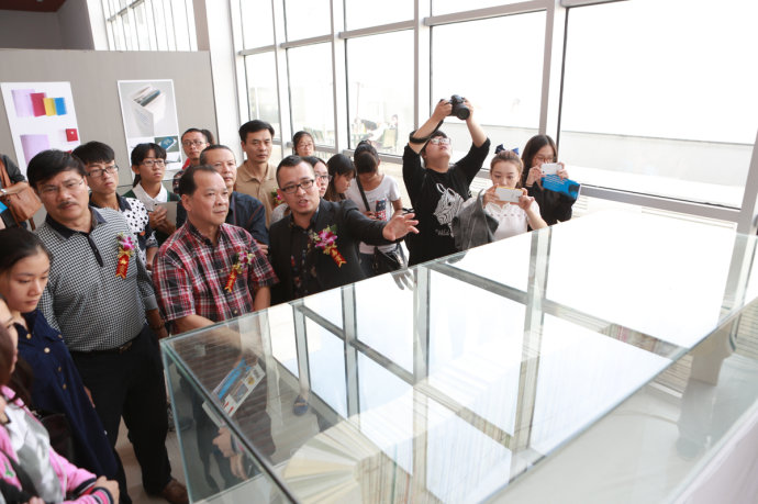 韩湛宁老师现场介绍自己的作品