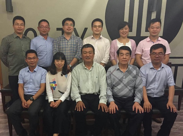 与浙江校友会筹备会成员合影