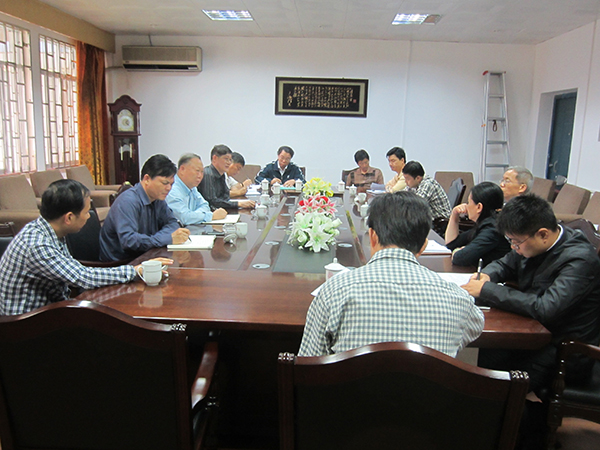 校领导刘健斌参加计信学院与图书馆等三部门结对开展党的群众路线教育实践活动专题学习讨论(计信学院 周红红 供图)