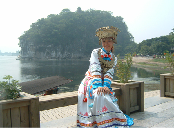 二等奖作品《美哉，广西！美哉，缅甸！》 的作者张美玉(缅甸籍)