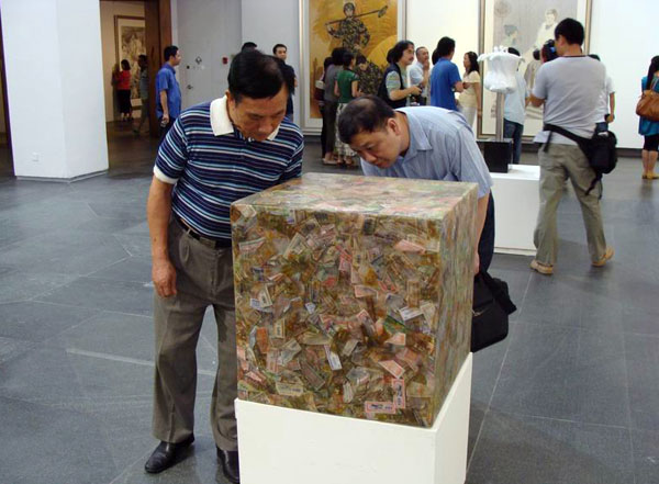 孔庆坚老师的雕塑作品《体制1#—食》。